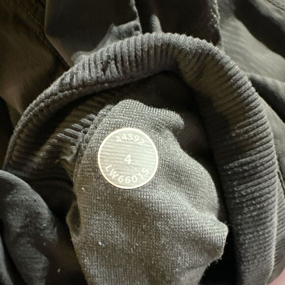 Lululemon Women's Size 4 Dance Studio Crop No Liner Soot Light Gray Pants - Picture 3 of 4